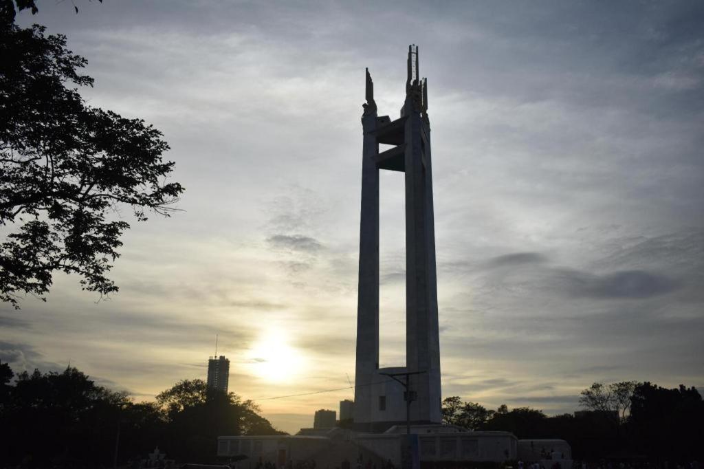 Hive Hotel Quezon City Bagian luar foto