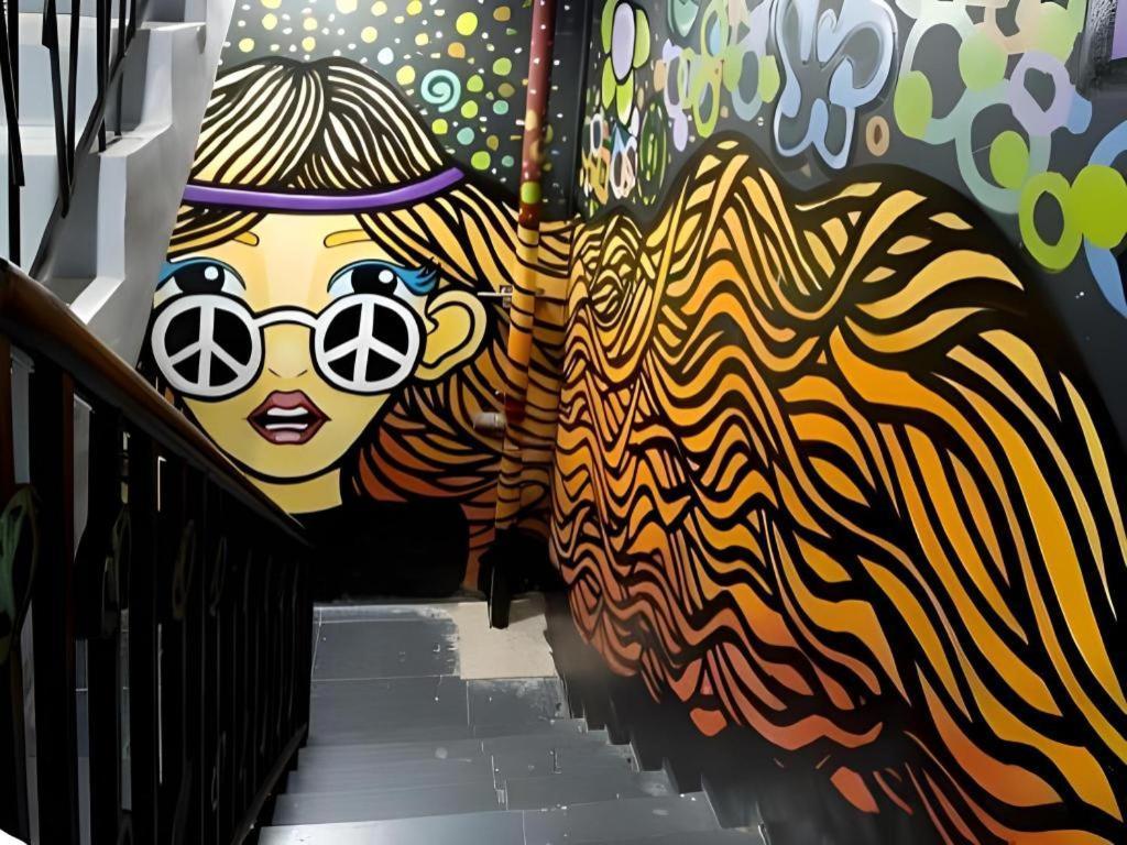 Hive Hotel Quezon City Bagian luar foto