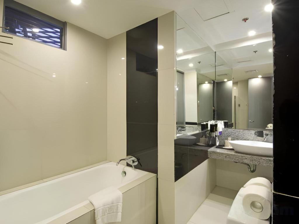 Hive Hotel Quezon City Bagian luar foto