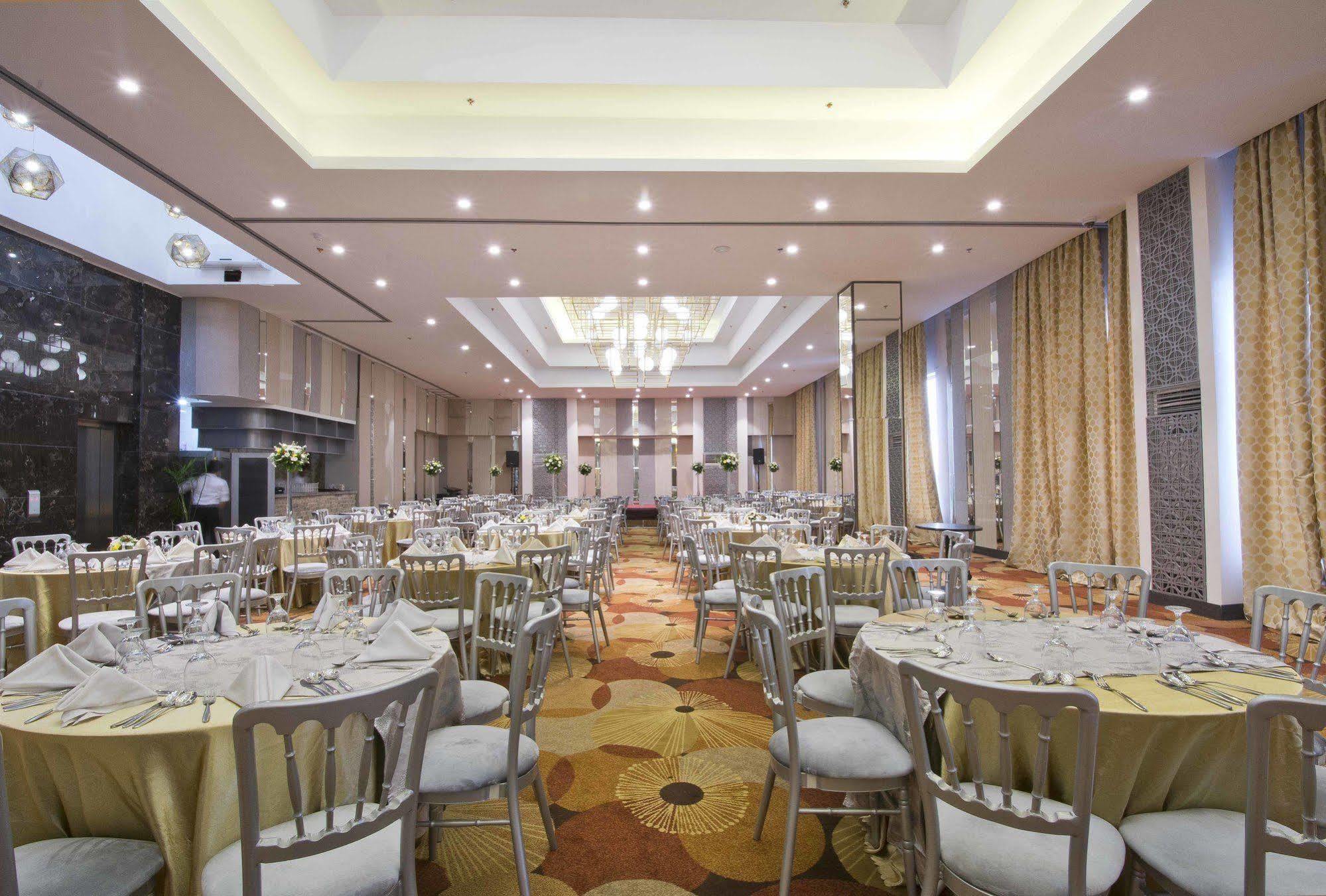 Hive Hotel Quezon City Bagian luar foto