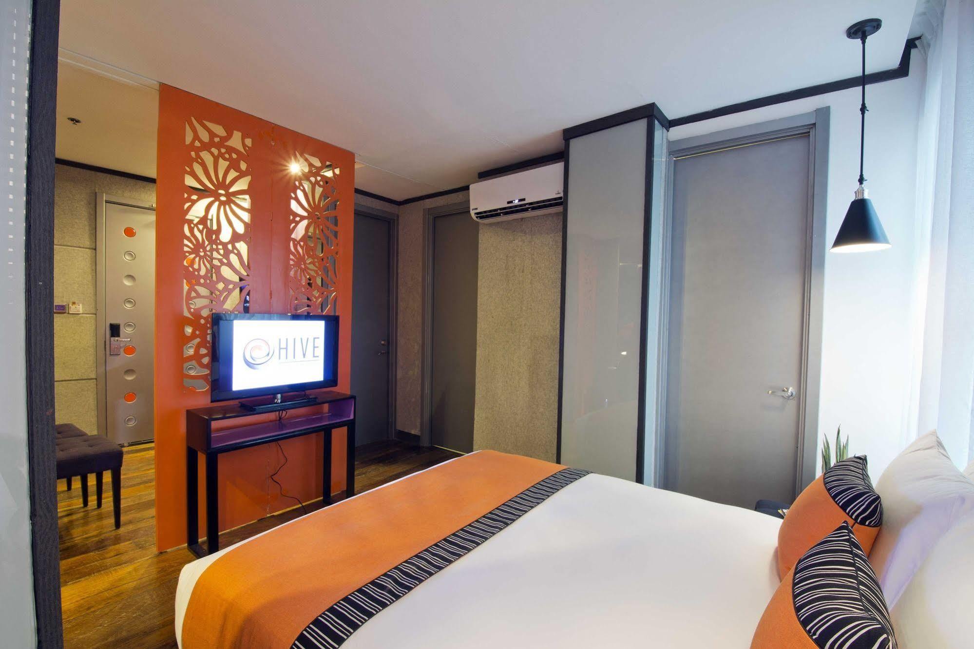 Hive Hotel Quezon City Bagian luar foto