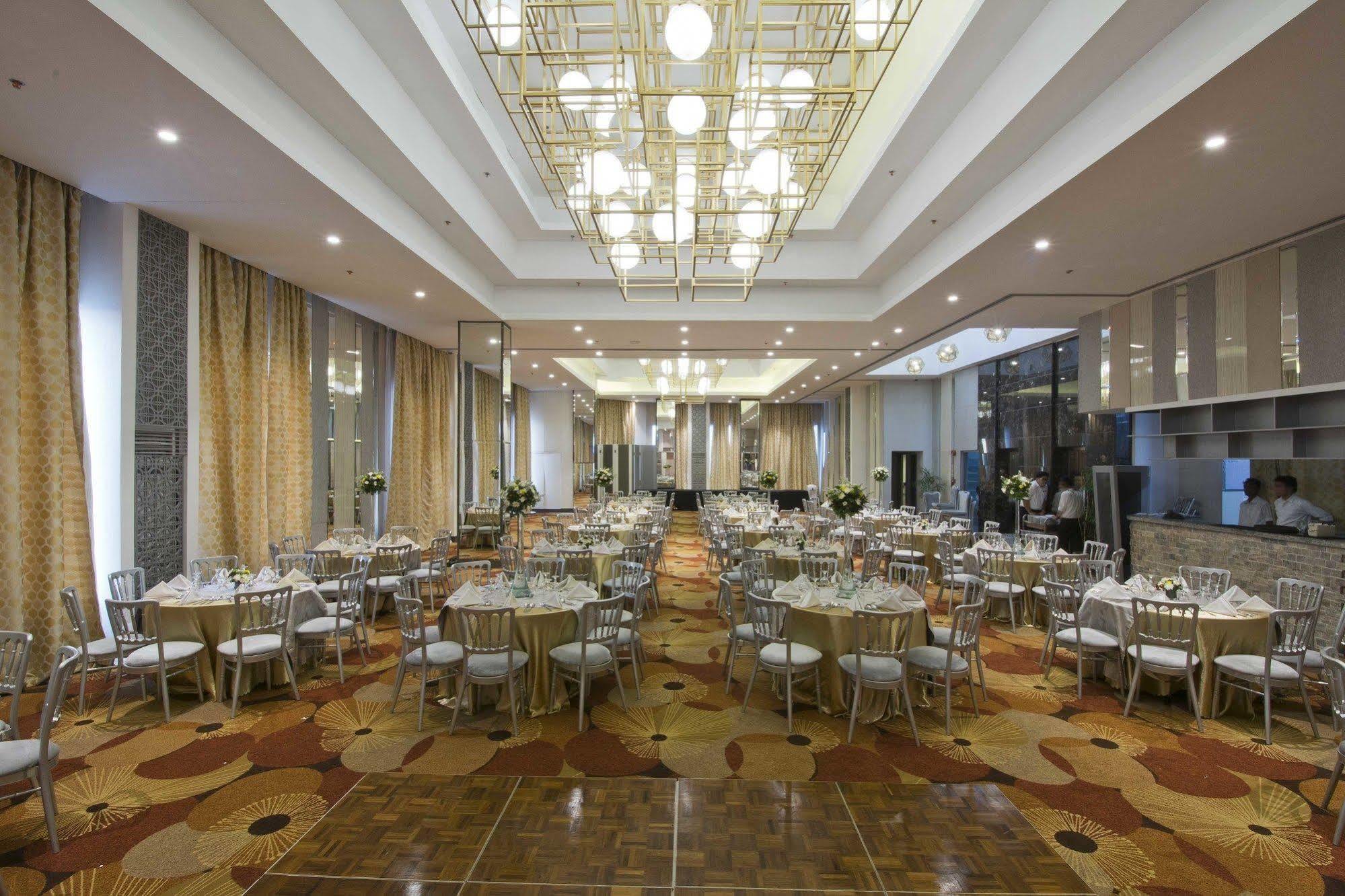 Hive Hotel Quezon City Bagian luar foto